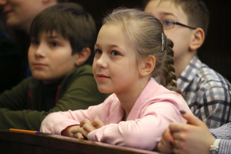 „Mintha a szüleim referenciamunkája lettem volna” – Pedagógus szülők iskolakeresőben